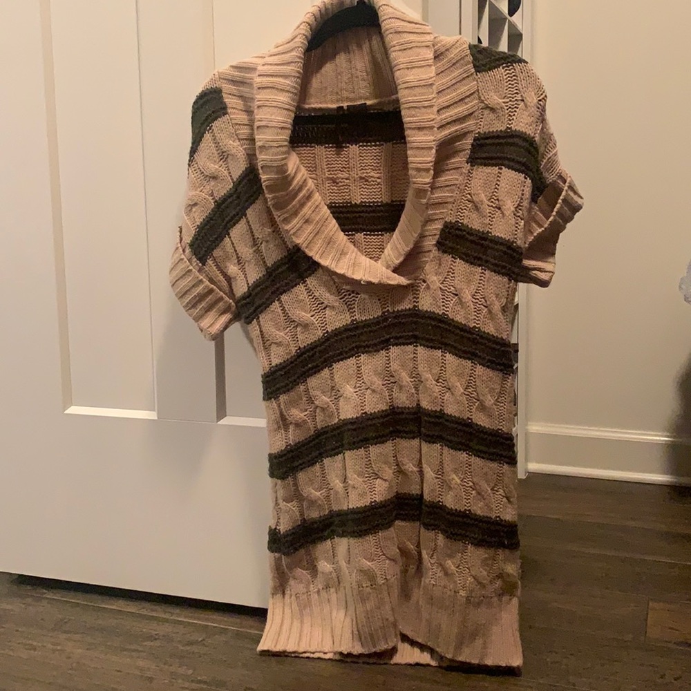 Oversized sweater dress. Perfect with leggings.